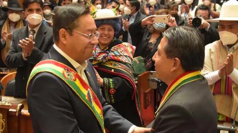 El presidente Luis Arce y el vicepresidente David Choquehuanca, en el acto de posesión. ABI