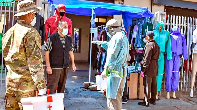 Una imagen de los anteriores rastrillajes en Cochabamba buscando casos COVID. DICO SOLÍS