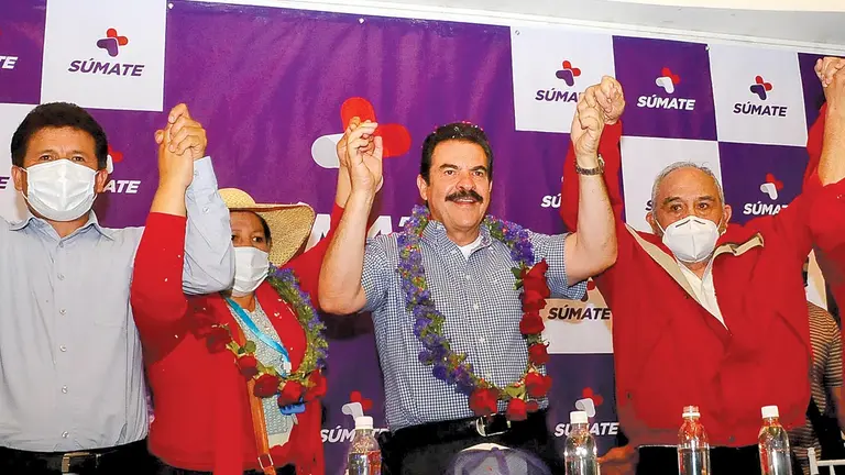 Manfred Reyes Villa junto a los representantes de ADN y RETO en la presentación de la alianza Súmate, la pasada semana. NOÉ PORTUGAL