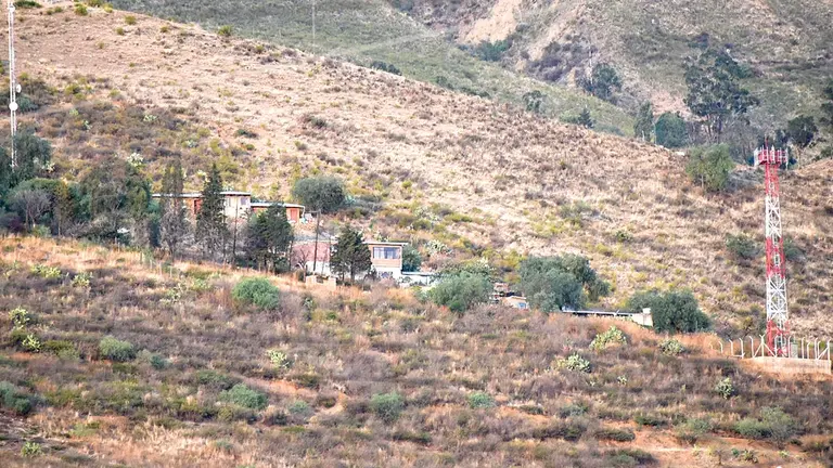 Imagen referencial de construcciones ilegales en el Parque Nacional Tunari. DICO SOLÍS
