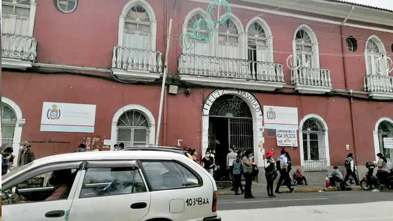 Frontis de las oficinas de Recaudaciones de la Alcaldía en la Plaza Colón. Brenda Molina