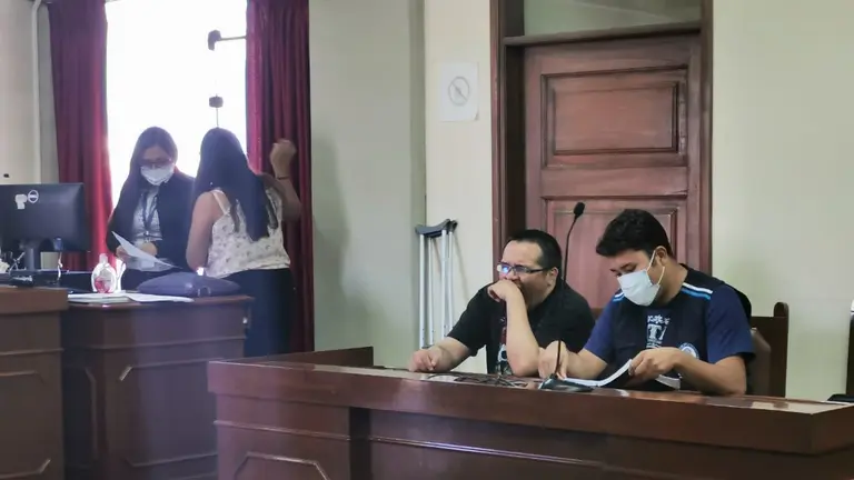 Jhasmani T., durante una audiencia en la Sala Tres del Tribunal Departamental de Justicia. (Dico Sol&iacute;s)
