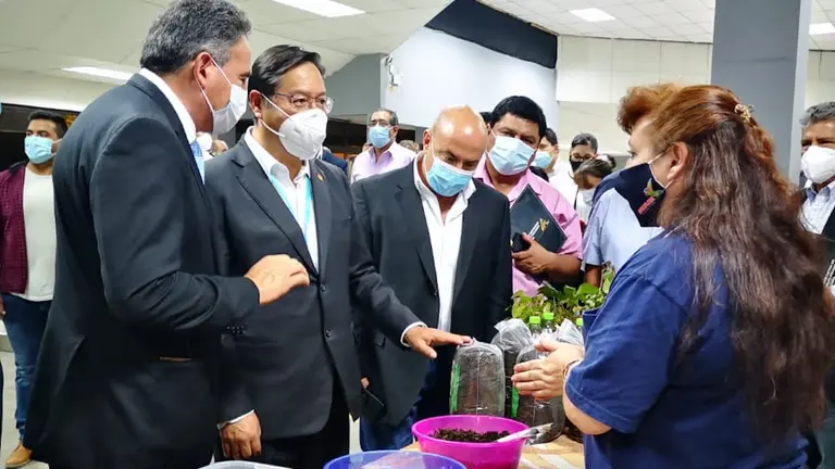 El presidente Luis Arce junto a empresarios privados en Cochabamba. FEPC