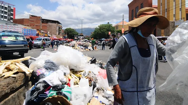 La basura en las calles de Cochabamba tras el cierre del botadero de K'ara K'ara. No&eacute; Portugal