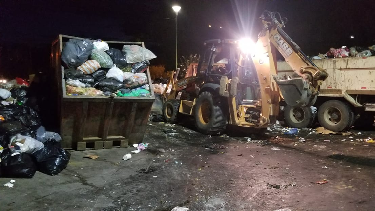EMSA realiza el recojo de basura, tras nueve d&iacute;as de bloqueo en el ingreso al botadero de K'ara K'ara. OPINI&Oacute;N