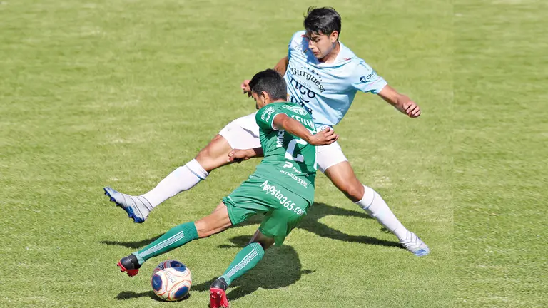 Santiago Arce, en plena acci&oacute;n ante Oriente. APG