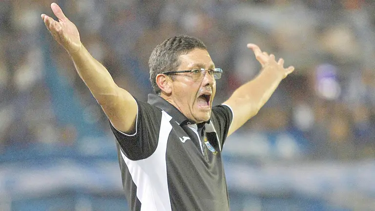 Mauricio Soria, entrenador de Aurora. ARCHIVO