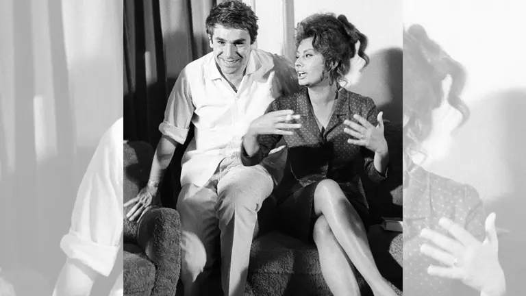 La actriz italiana, Sofía Loren, junto a su compañero de reparto Robert Hossein, en 1961. EFE