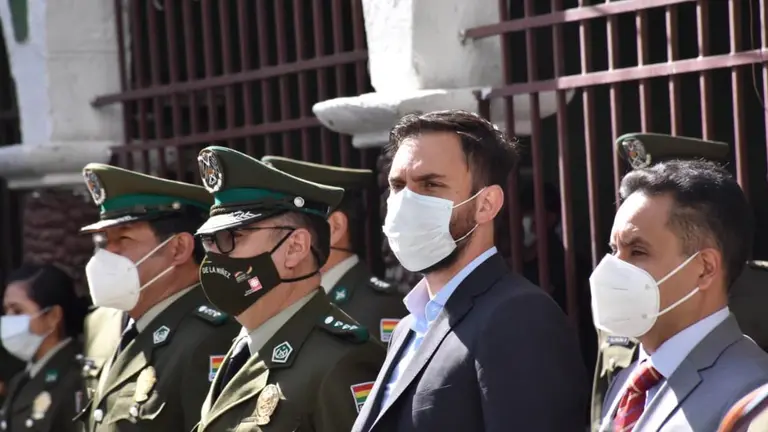 Ministro de Gobierno, Eduardo Del Castillo Del Carpio en acto de incorporaci&oacute;n de oficiales a la FELCV. Facebook Eduardo Del Castillo Del Carpio