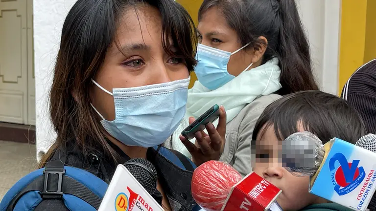 Lia Soliz, la madre enfermera que pide ayuda por su hijo Sergio. Foto: Alejandro Orellana