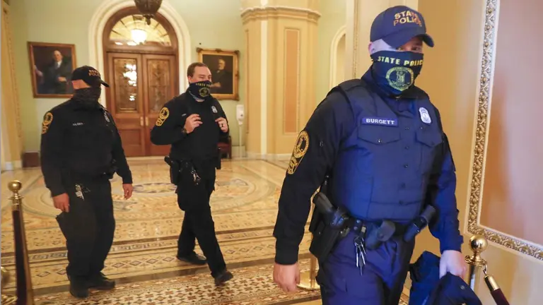 Muere policía del Capitolio debido al asalto al Congreso de EEUU, según CNN. EFE