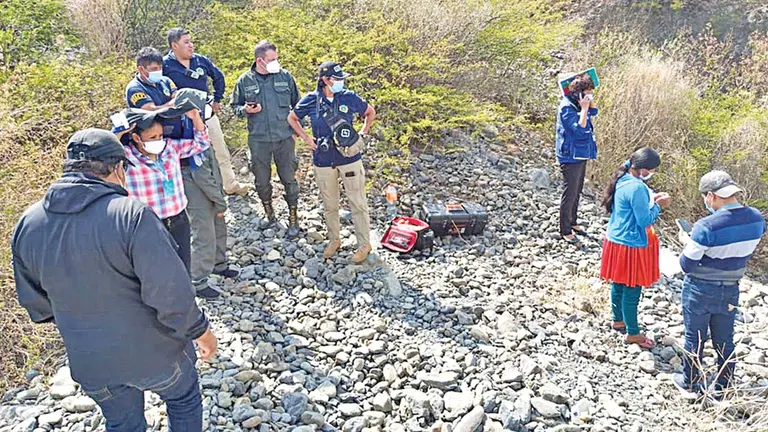 La principal sospechosa del infanticidio de Jhoan dirige a los investigadores a la zona donde dejó el cadáver del niño, en Vinto. POLICÍA