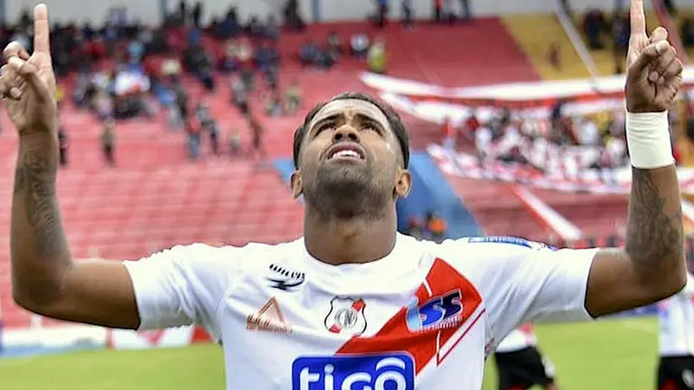 Harold Reina celebra un gol en Nacional. ARCHIVO