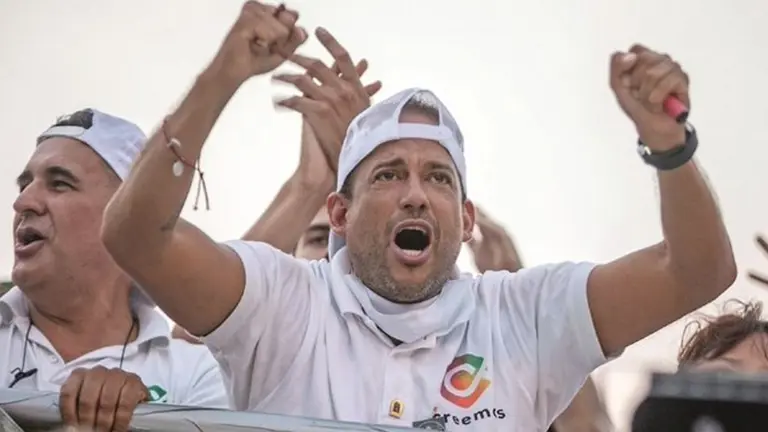 Luis Fernando Camacho, poco antes de convertirse en autoridad cruce&ntilde;a. Twiiter