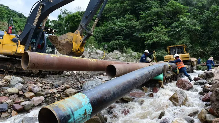 Los trabajos de reparaci&oacute;n en el gasoducto Carrasco-Cochabamba. YPF