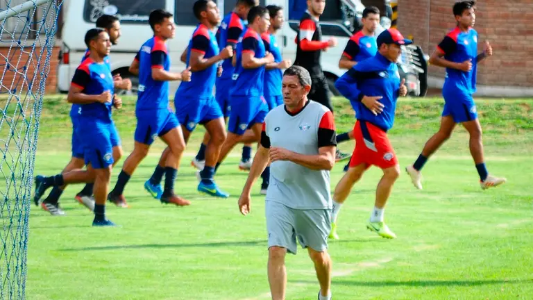 Una sesi&oacute;n de entrenamiento de los jugadores en el colegio AISB. NO&Eacute; PORTUGAL