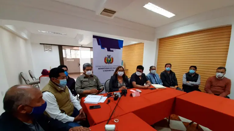 La Viceministra de Salud y los m&eacute;dicos intensivistas sostuvieron una reuni&oacute;n y llegaron a varios acuerdos. Ministerio de Salud