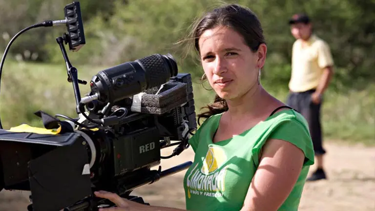 La cineasta y fot&oacute;grafa Daniela Cajias en la producci&oacute;n de la pel&iacute;cula Dos Irenes. Foto publicada por El Deber