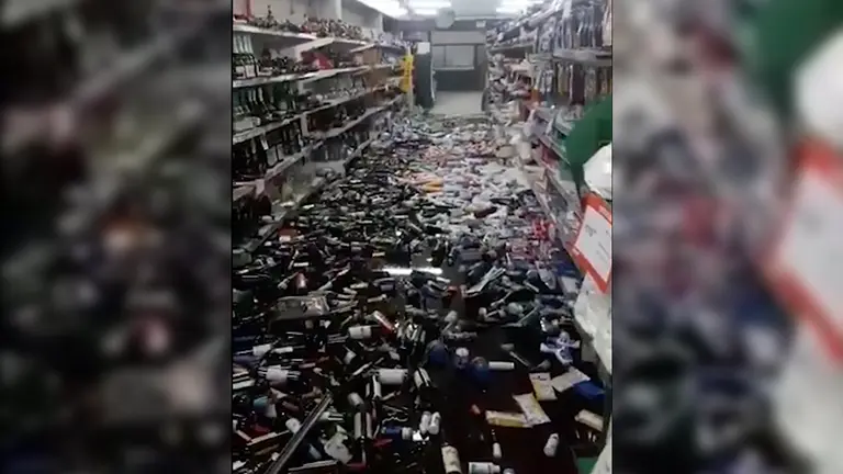 Un supermercado en San Ju&aacute;n destrozado por el terremoto. Captura de video cortes&iacute;a Clar&iacute;n