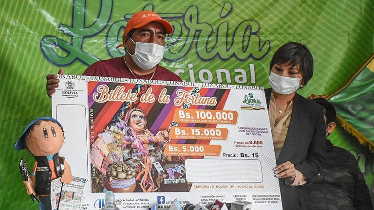 Firma del convenio entre el Sindicato de Canillitas y representantes de la Loter&iacute;a Nacional. DICO SOL&Iacute;S