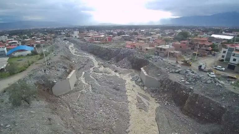 Imagen a&eacute;rea de una zona de Tiquipaya, pr&oacute;xima al r&iacute;o Taqui&ntilde;a.
