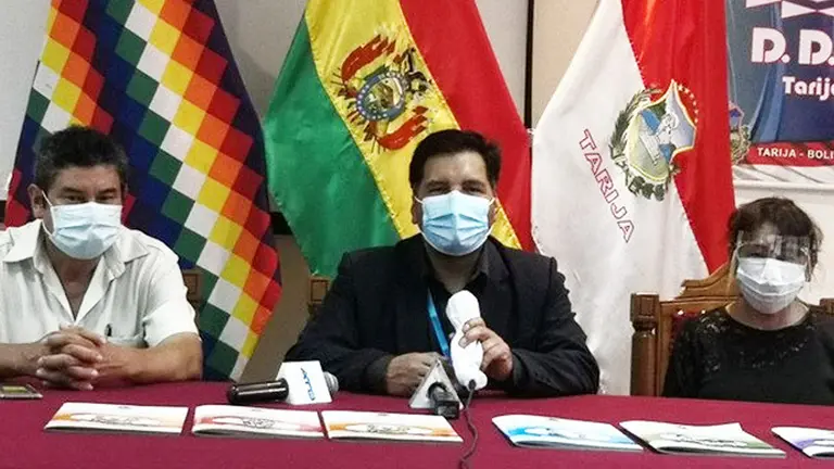 El ministro de Educación, Adrián Quelca (c). ERBOL