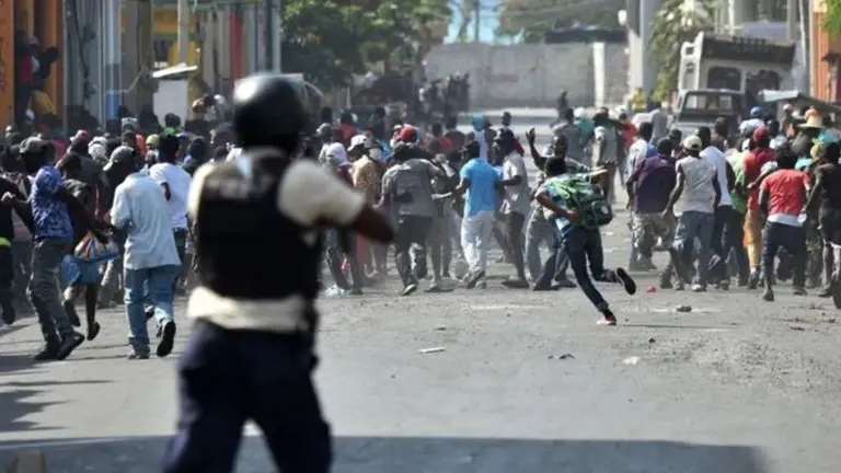 Los haitianos se manifiestan para pedir que el presidente Moise deje el cargo el 7 de febrero. EFE
