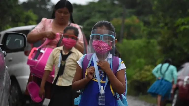 Ni&ntilde;os del Tr&oacute;pico, listos para las clases presenciales. Dico Sol&iacute;s/enviado especial a Shinahota