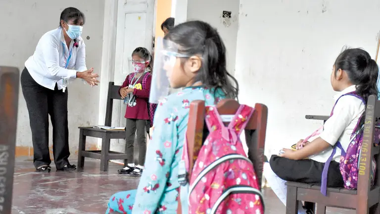 Niños de primero de primaria  en la unidad educativa San isidro, en Shinahota. DICO SOLÍS