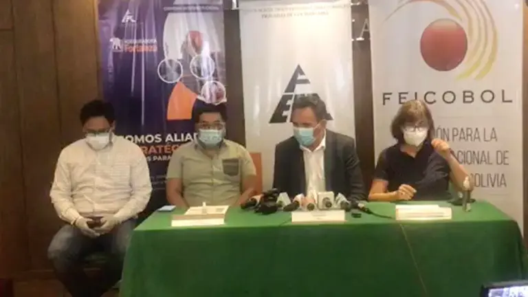 Conferencia de prensa de empresarios junto a sector gastron&oacute;mico y deliverys. Captura