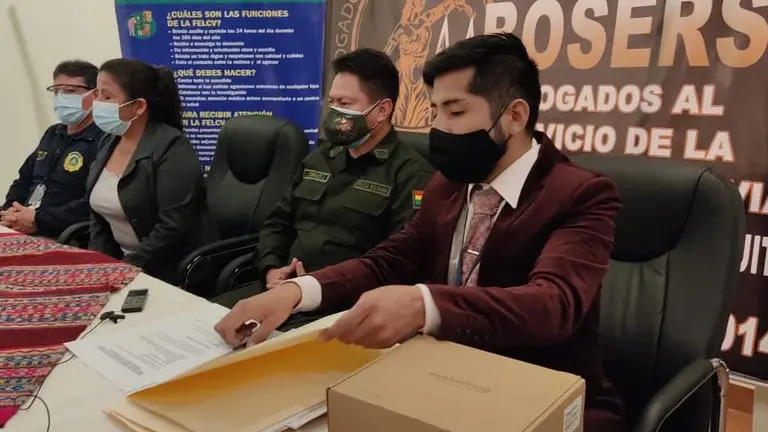 Firma del convenio entre el grupo de abogados, la Gobernaci&oacute;n y la FELCV. No&eacute; Portugal