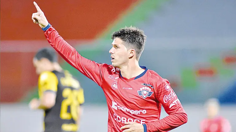 Pato Rodríguez celebra un gol en su paso por el Rojo. ARCHIVO