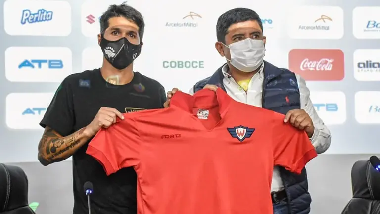 Pato Rodr&iacute;guez (i), junto al presidente de Wilstermann, Dico Sol&iacute;s
