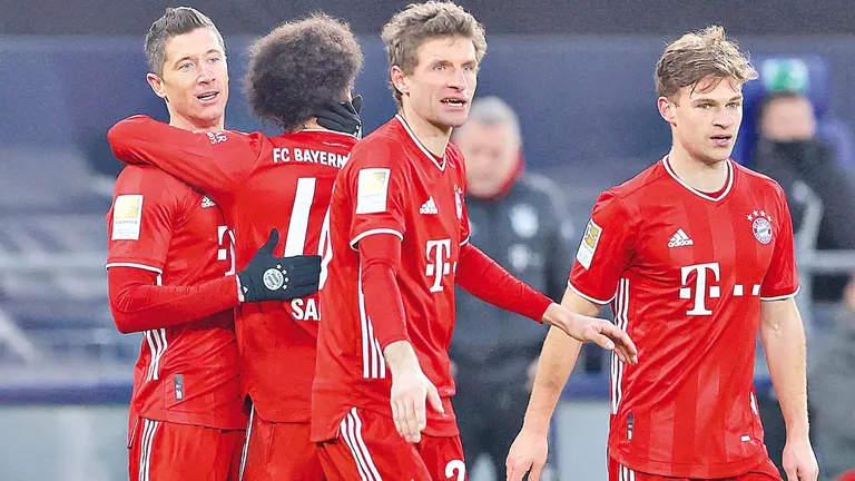 Los jugadores del Bayern Múnich celebran un gol en el torneo alemán. EFE