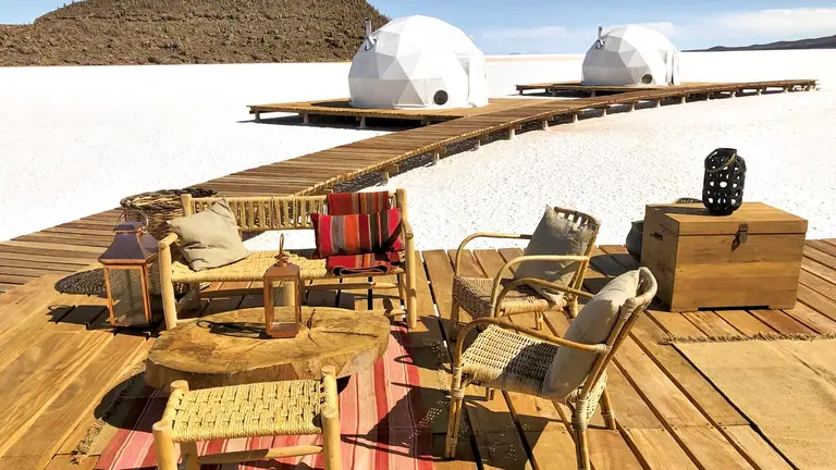 Conjunto de domos en el salar de Uyuni. KACHI LODGE-HIDALGO CORP