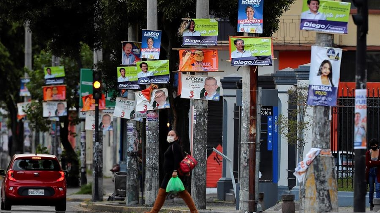 Una de las calles en Ecuador un d&iacute;a antes de celebrarse las elecciones este 2021. EFE