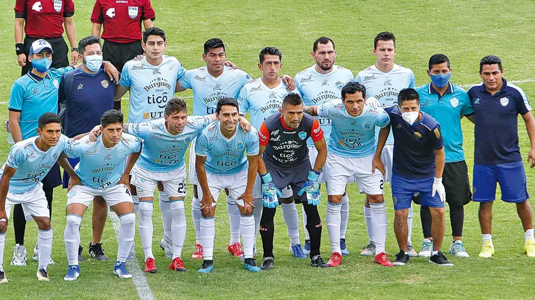 El plantel de Aurora de la temporada 2020. APG