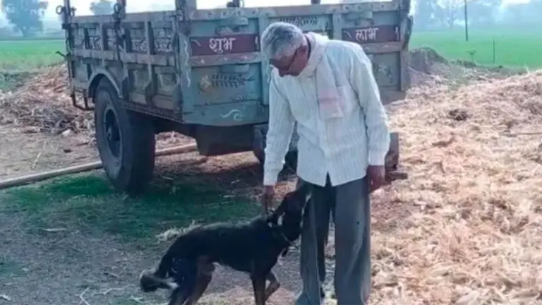Om Narayan Verma y su perro Jacky. Foto: RRSS