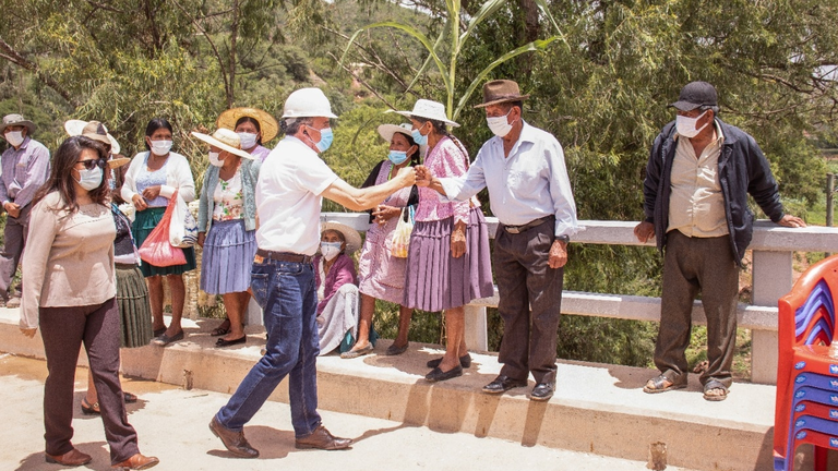 El presidente de la Federaci&oacute;n de Entidades Empresariales Privadas de Cochabamba (FEPC), Javier Bellot, en la entrega del puente de Vila Vila. FEPC