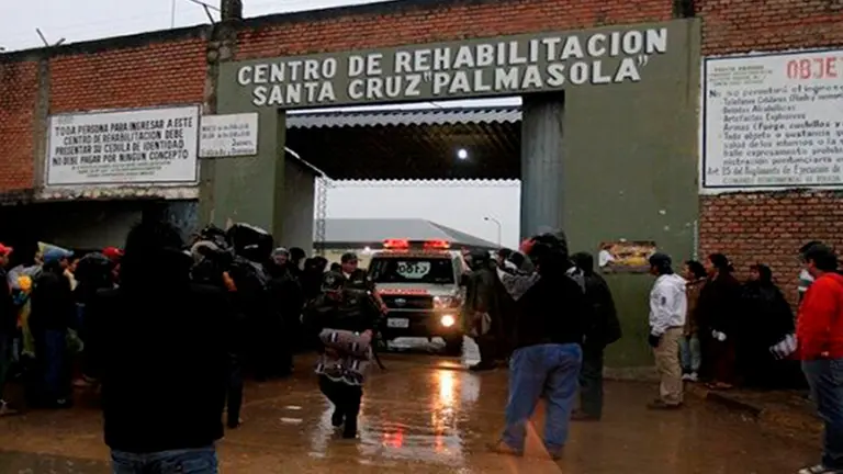 Entrada del penal de Palmasola, en Santa Cruz. ABI