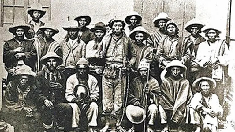 Grupo de campesinos liderados por Zárate Willka, que participó de la Guerra Federal de 1899.    FOTO PROPORCIONADA POR LA AUTORA