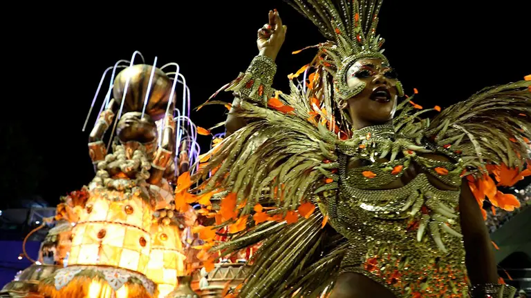 Fotografía de una bailarina en el Carnaval de Río de Janeiro en 2019. EFE