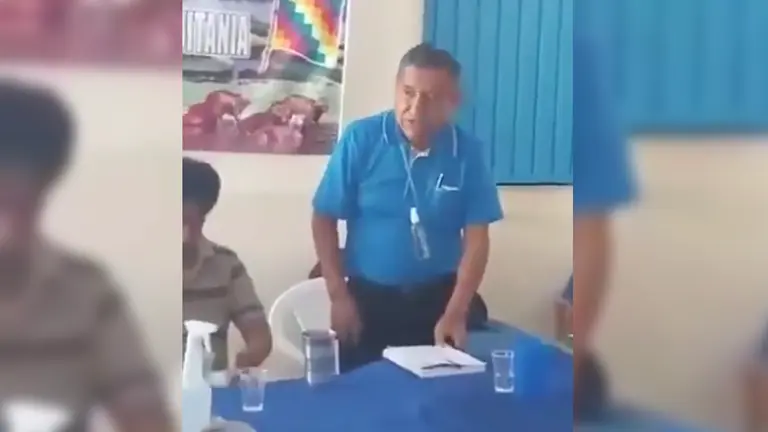 El viceministro de Educaci&oacute;n, Bartolom&eacute; Puma dirigiendose a funcionarios p&uacute;blicos. Captura  Estrella del Pantanal