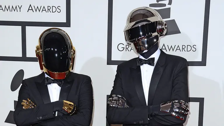 El d&uacute;o parisino Daft Punk en una ceremonia de los Grammy's. EFE