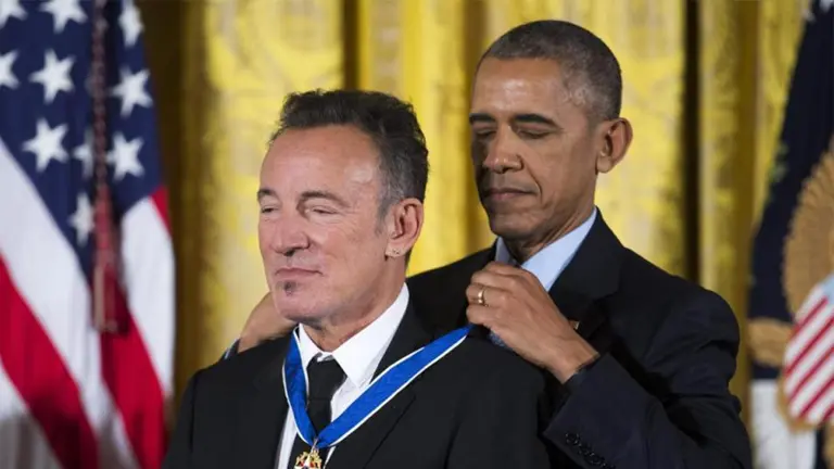 En la imagen, el expresidente estadounidense Barack Obama, junto al cantante y compositor Bruce Springsteen. EFE