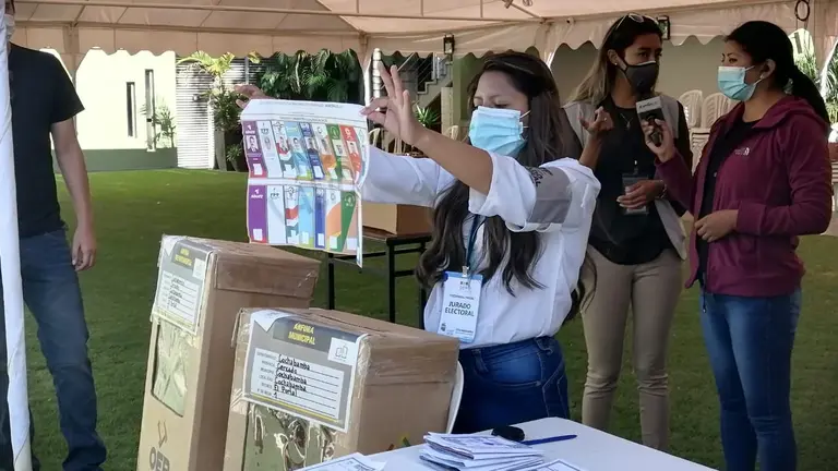 Personal del TED de Cochabamba realiza un simulacro de votaci&oacute;n para las elecciones subnacionales 2021. OPINI&Oacute;N