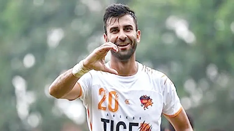Alexis Ramos con la camiseta de Angkor Tiger de Camboya, en 2019. RUIZANDGOMEZ