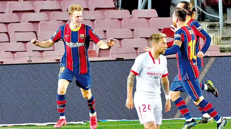 Los azulgranas celebran el triunfo ante Sevilla. EFE