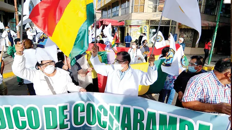 La protesta de los profesionales médicos en Cochabamba. NOÉ PORTUGAL