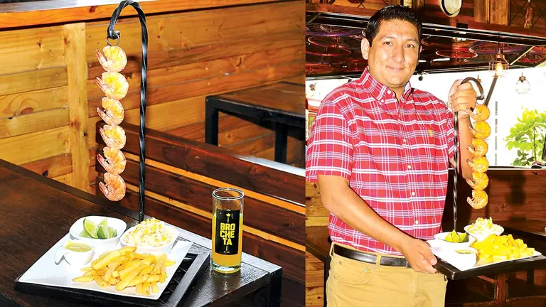 Adalid Pérez abrió un nuevo negocio en el que ofrece brochetas de camarones y &ldquo;pique parrillero&rdquo;. NOÉ PORTUGAL